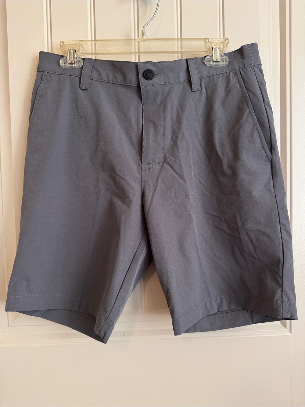 Like New! Banana Republic Men's Gray Performance Flat-Front Shorts